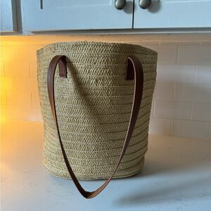 Straw tote bag